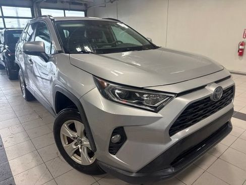 Used 2020 Toyota RAV4 XLE w/ Convenience Package AWD/4WD image 3