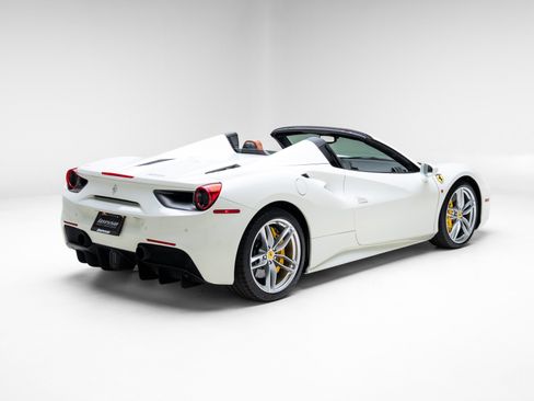 Used 2018 Ferrari 488 Spider image 37