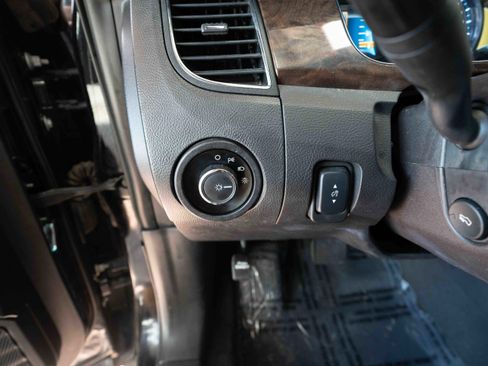 Used 2019 Ford Taurus Limited image 11