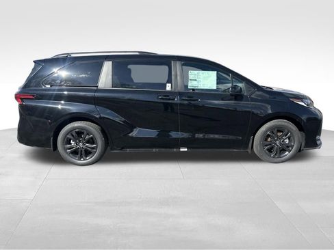 New 2026 Toyota Sienna XSE image 6