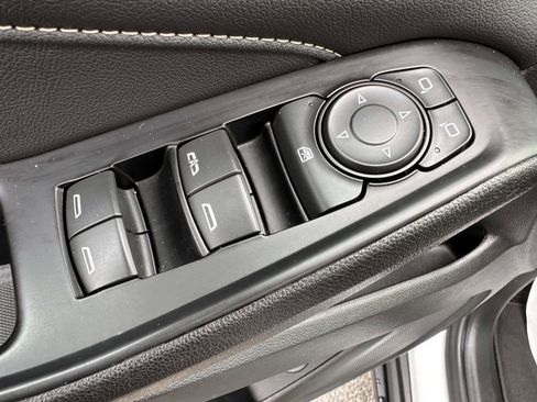 Used 2023 Chevrolet Traverse LT AWD/4WD image 9