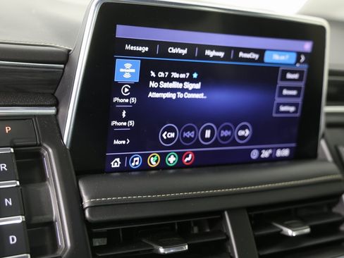 Used 2021 GMC Yukon SLT w/ SLT Premium Package image 11