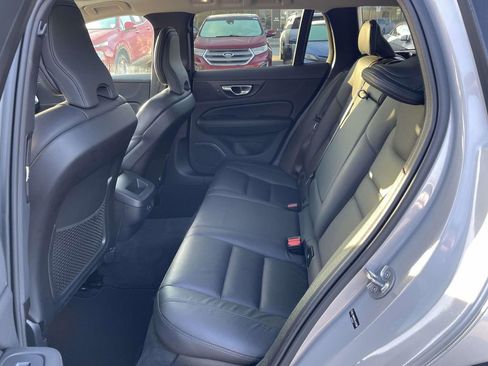 Used 2025 Volvo V60 B5 Cross Country Plus image 3