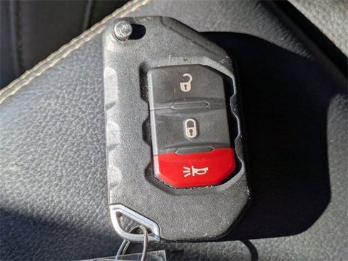 Certified 2021 Jeep Wrangler Unlimited Sahara image 33