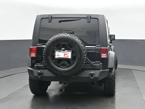 Used 2016 Jeep Wrangler Unlimited Rubicon w/ Connectivity Group AWD/4WD image 4