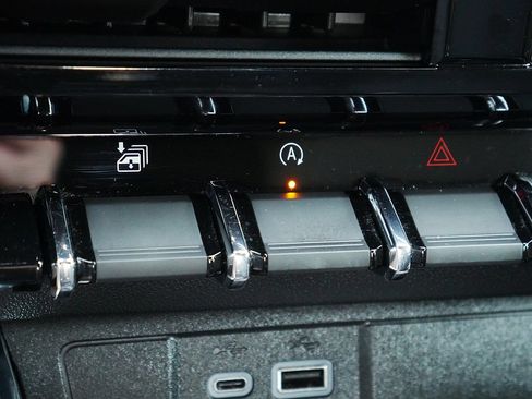 Used 2023 GMC Canyon Denali AWD/4WD image 48