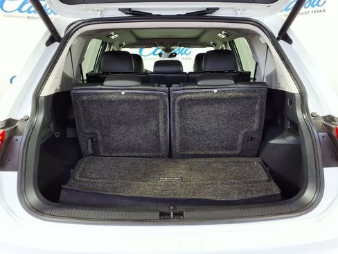 Used 2022 Volkswagen Tiguan SE w/ Panoramic Sunroof Package image 10
