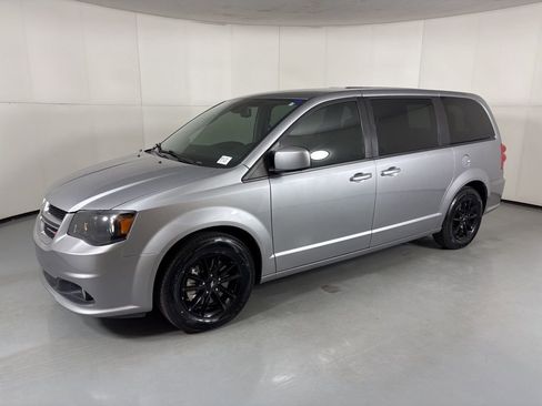 Used 2019 Dodge Grand Caravan GT image 4
