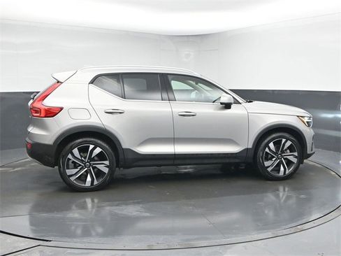 Used 2023 Volvo XC40 B5 Plus w/ Climate Package image 8