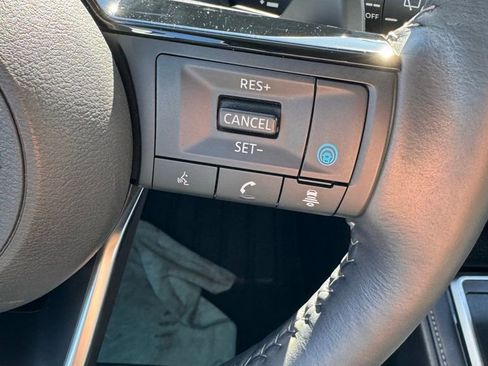 Used 2025 Nissan Pathfinder SL image 30