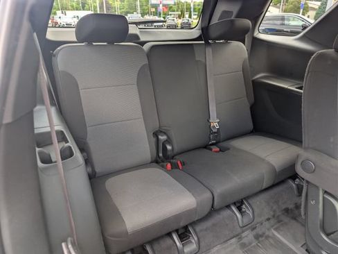 Used 2023 Chevrolet Traverse LT FWD image 19