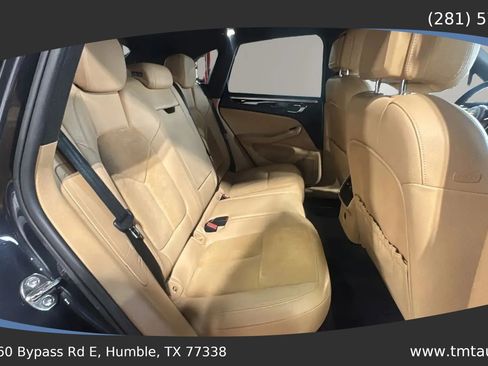 Used 2018 Porsche Macan Sport Edition AWD/4WD image 21