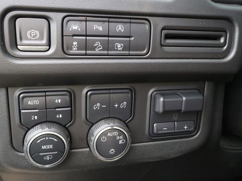 Certified 2024 Chevrolet Suburban Z71 w/ Off-Road Capability Package image 15