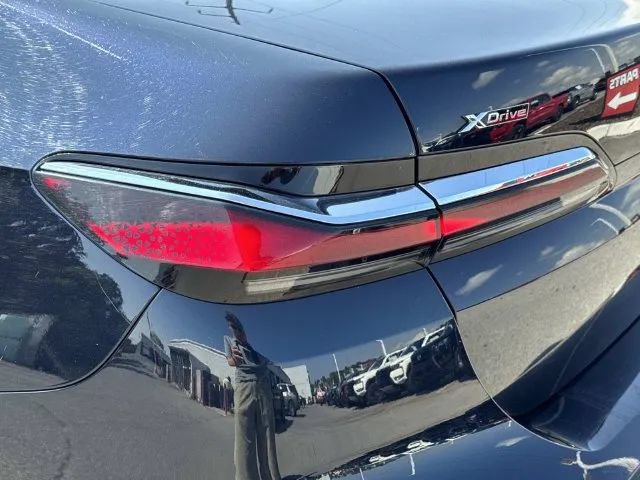 Used 2025 BMW 740i xDrive w/ Premium Package AWD/4WD image 11