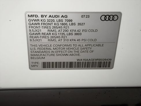 Used 2024 Audi Q8 e-tron Premium Plus image 27