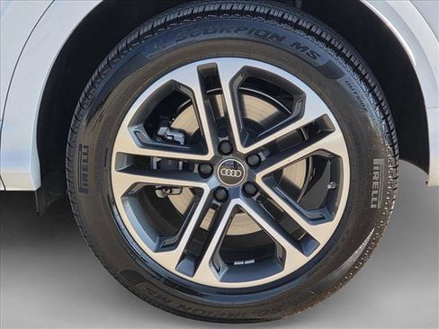 Certified 2025 Audi Q5 Premium w/ Convenience Package image 9