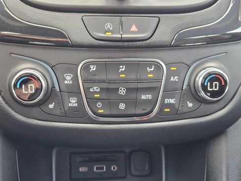 Used 2022 Chevrolet Equinox Premier FWD image 18