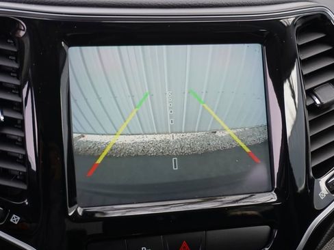 Used 2020 Jeep Cherokee Limited image 33