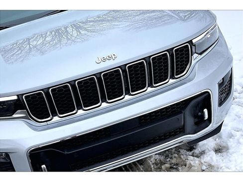 Certified 2025 Jeep Grand Cherokee Overland w/ Luxury Tech Group IV image 32