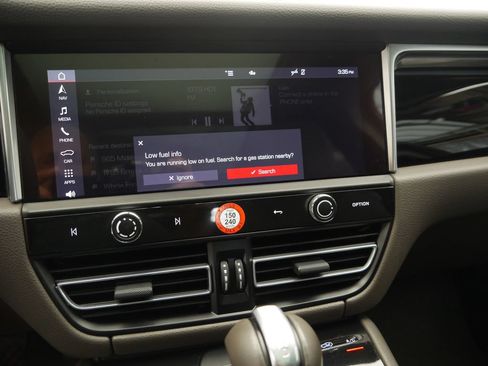 Certified 2023 Porsche Macan AWD/4WD image 40