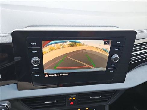 Used 2025 Volkswagen Jetta SE FWD image 12