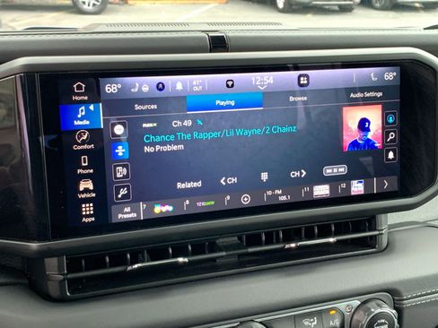 Used 2025 Jeep Wrangler Sahara image 21