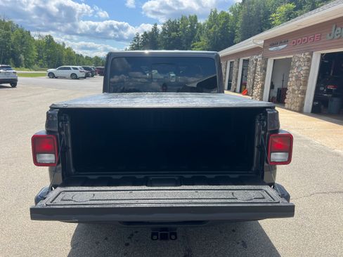 Used 2021 Jeep Gladiator Overland image 21