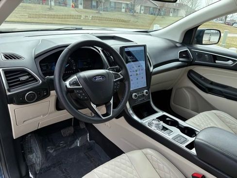Used 2024 Ford Edge Titanium image 11