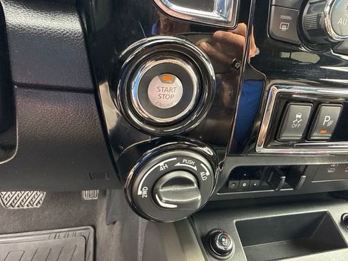 Used 2020 Nissan Titan Platinum Reserve w/ Moonroof Package AWD/4WD image 36