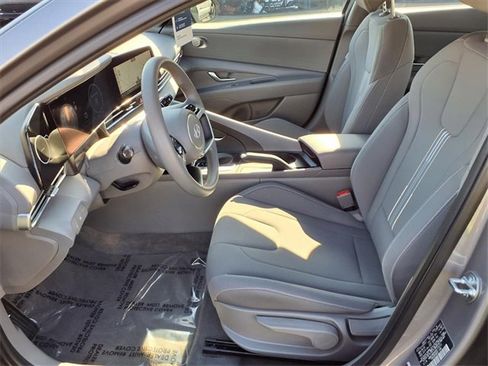 Used 2024 Hyundai Elantra SEL image 13
