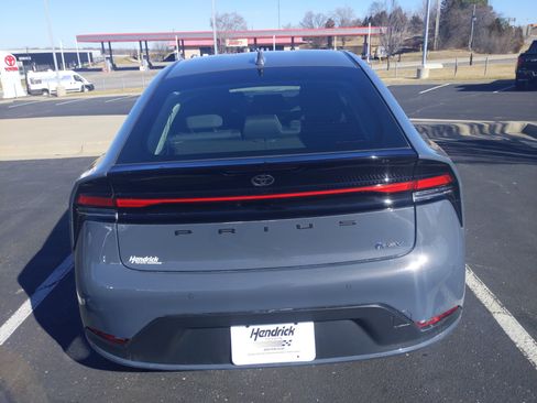 Used 2024 Toyota Prius LE image 9