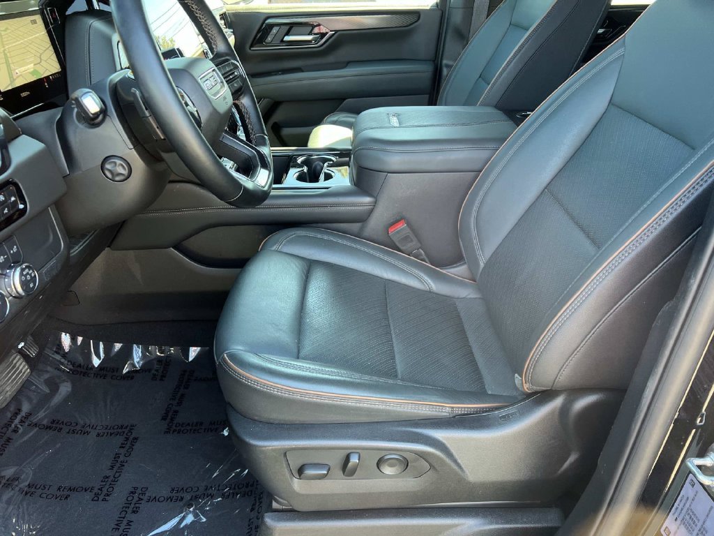 Used 2025 GMC Yukon XL AT4 AWD/4WD image 18