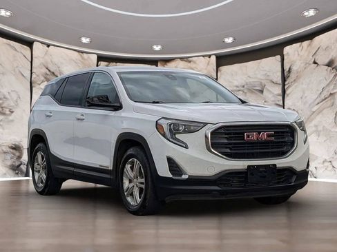 Used 2020 GMC Terrain SLE w/ LPO, Floor Liner Package FWD image 17