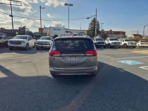 Used 2017 Chrysler Pacifica LX w/ Tire & Wheel Group image 6