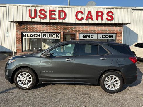 Used 2019 Chevrolet Equinox LS w/ LS Convenience Package FWD image 2