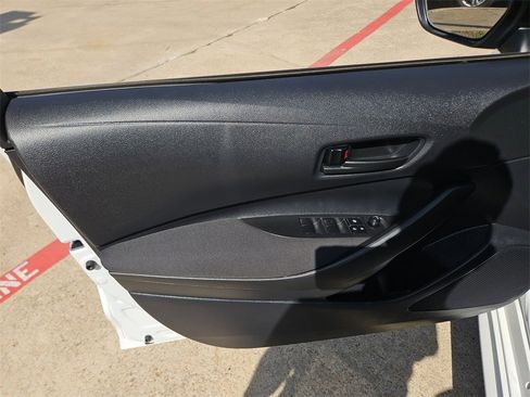 Used 2025 Toyota Corolla LE image 14