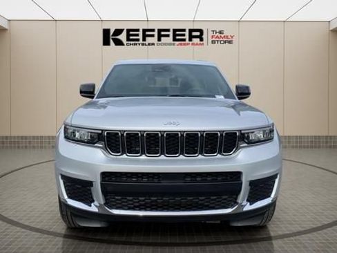 Used 2025 Jeep Grand Cherokee L Laredo AWD/4WD image 9