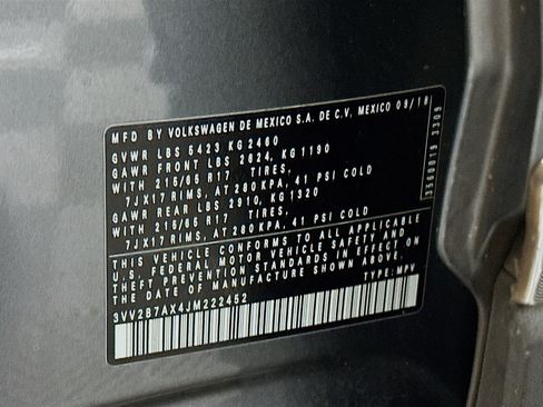 Used 2018 Volkswagen Tiguan SE w/ Panoramic Sunroof Package image 12