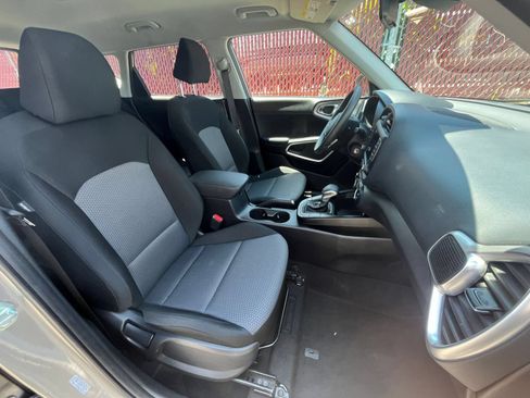 Used 2025 Kia Soul LX w/ LX Technology Package FWD image 34