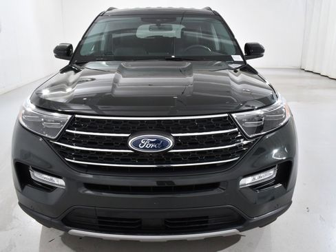 Used 2022 Ford Explorer XLT w/ Equipment Group 202A image 3