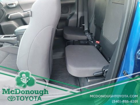 Used 2016 Toyota Tacoma TRD Sport image 15