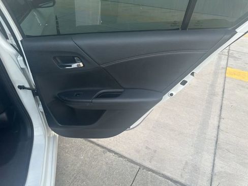 Used 2016 Honda Accord Sport image 29