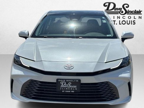 Used 2025 Toyota Camry XLE FWD image 8