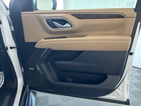Used 2022 Chevrolet Suburban Premier AWD/4WD image 38