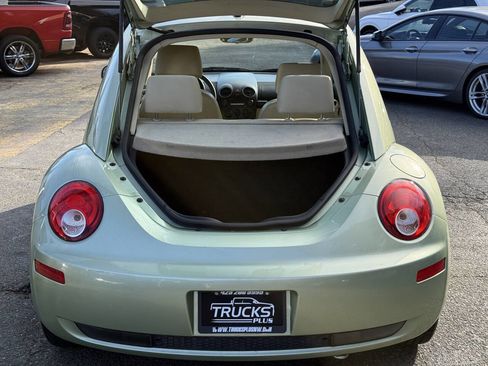 Used 2008 Volkswagen Beetle S image 6