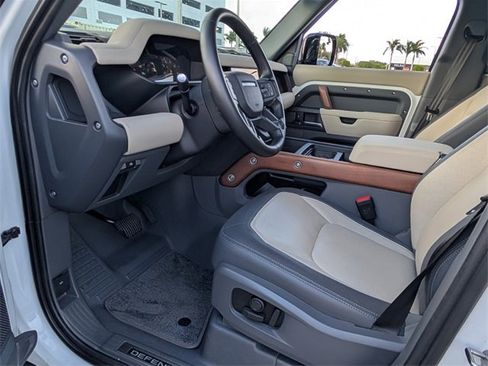 Used 2024 Land Rover Defender 110 X-Dynamic SE image 11