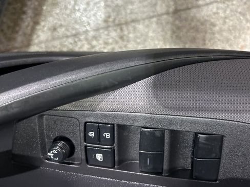 Used 2022 Toyota Corolla LE image 13