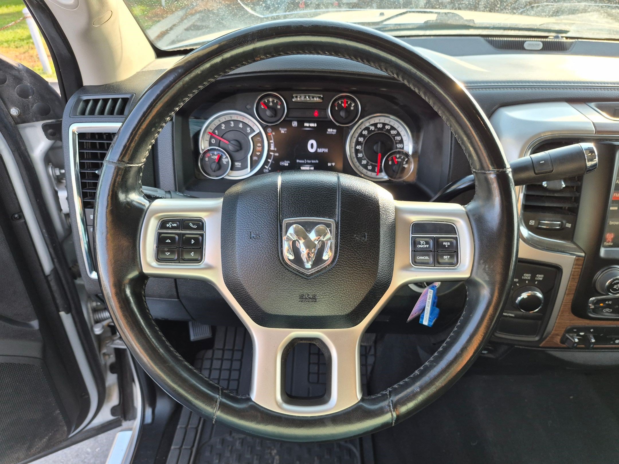Used 2016 RAM 2500 Laramie w/ Convenience Group AWD/4WD image 18