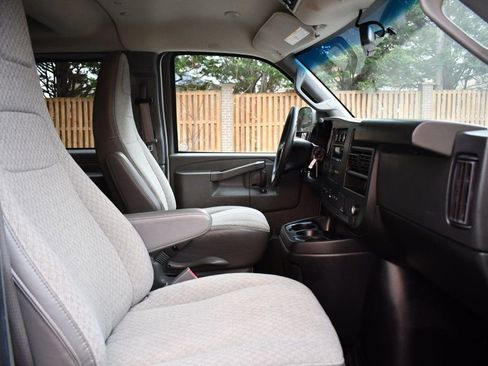 Used 2022 Chevrolet Express 3500 LS image 38