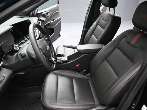 Used 2024 Chevrolet Trax RS w/ Sunroof Package FWD image 10